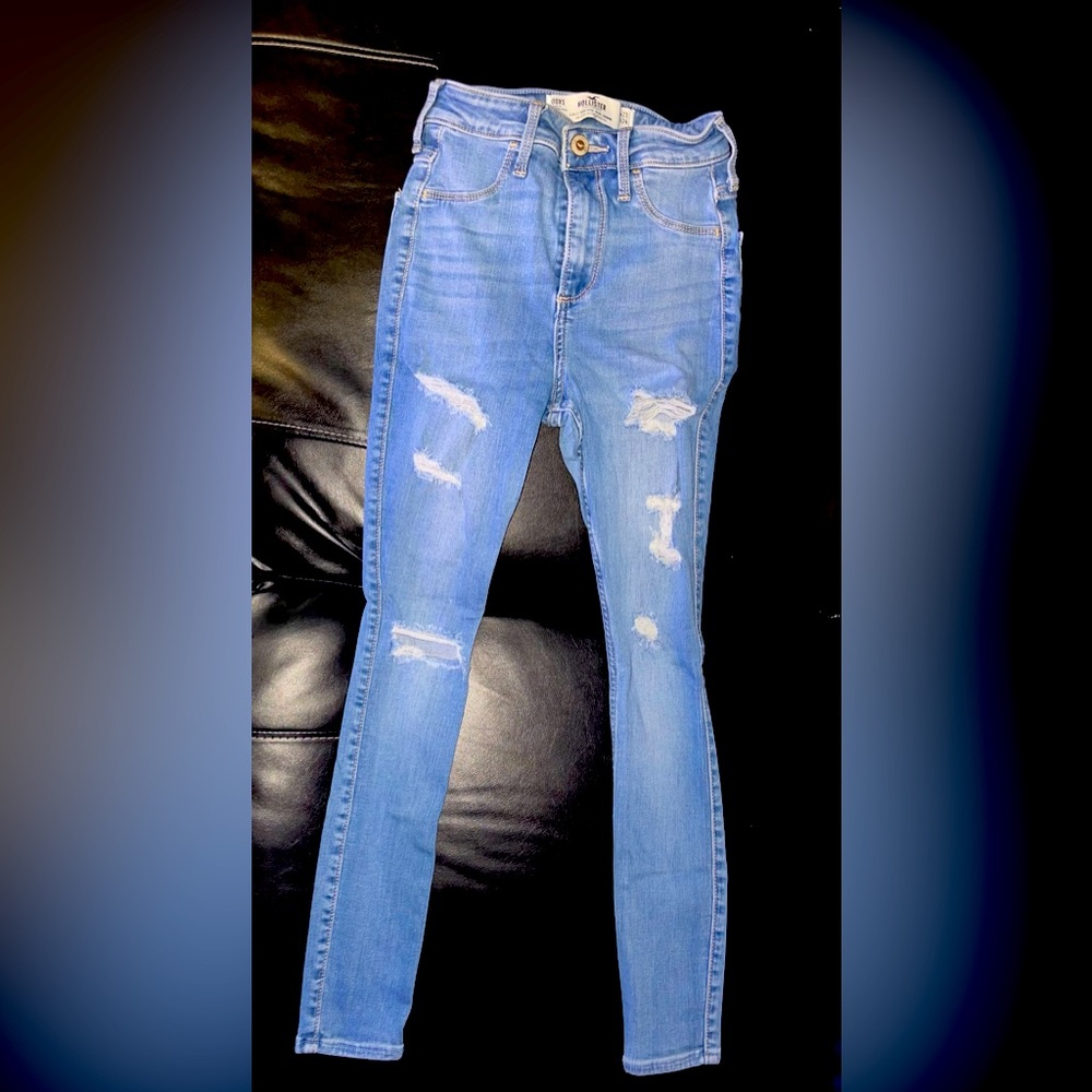 Hollister stretch jeans. size 00XS. W-23 L-24.